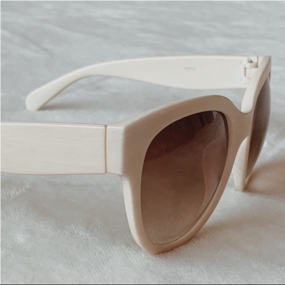 Feelin’ Good Sunglasses. - Picture 3 of 3